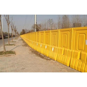 吐鲁番地区公路高栏水马厂家_道路围栏水马_厂家_价格