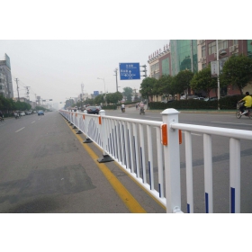 吐鲁番地区市政道路护栏工程